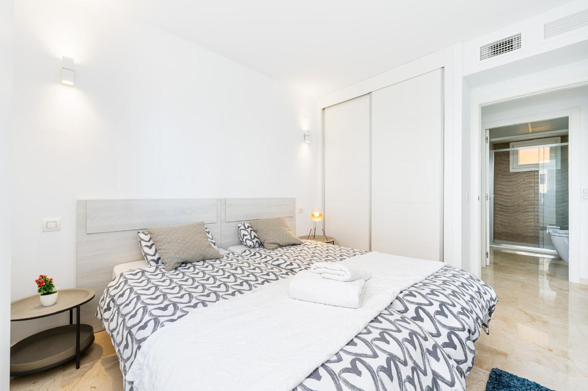 Tornado Apartamento Sunrise ตอร์เรเวียคา ภายนอก รูปภาพ