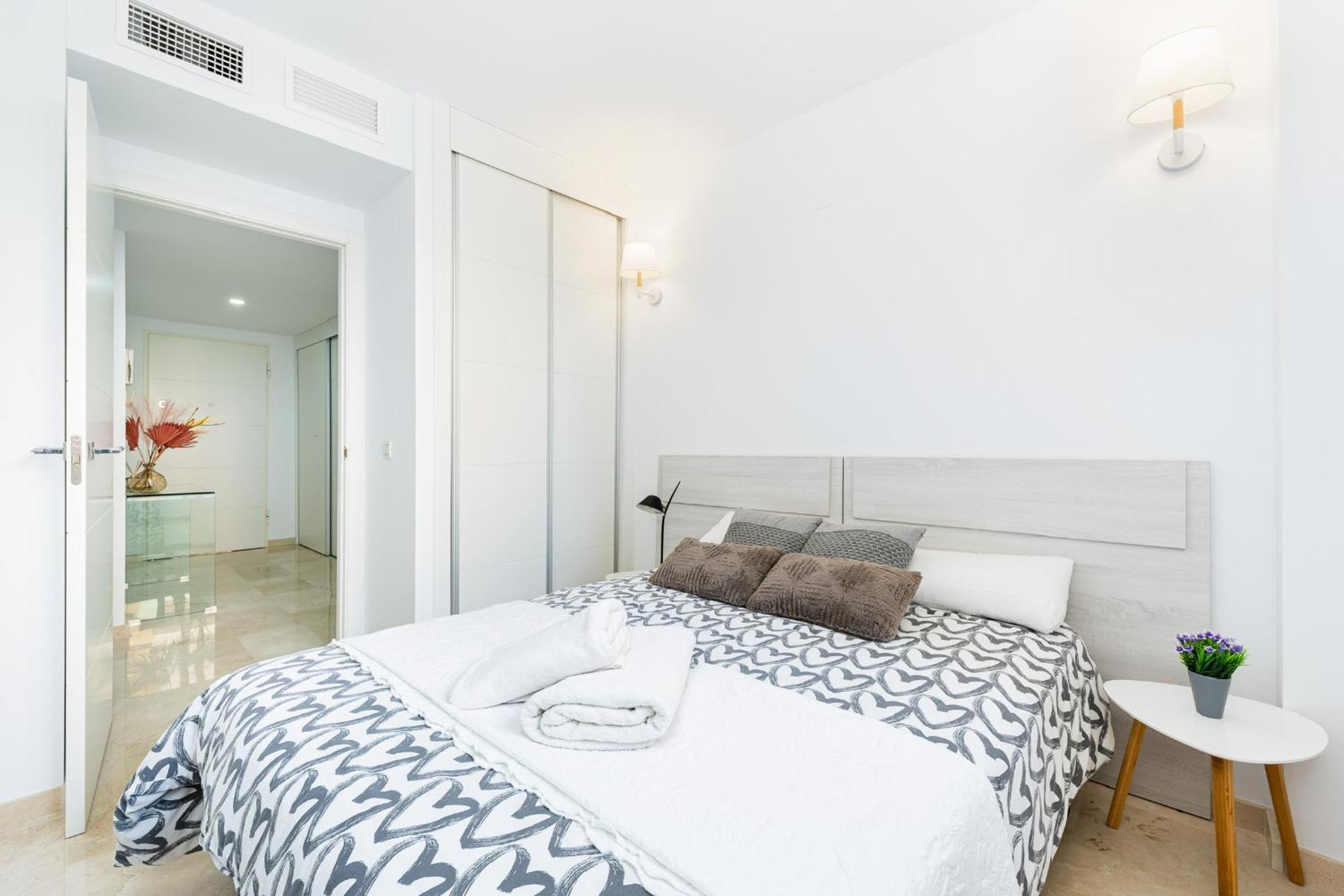 Tornado Apartamento Sunrise ตอร์เรเวียคา ภายนอก รูปภาพ