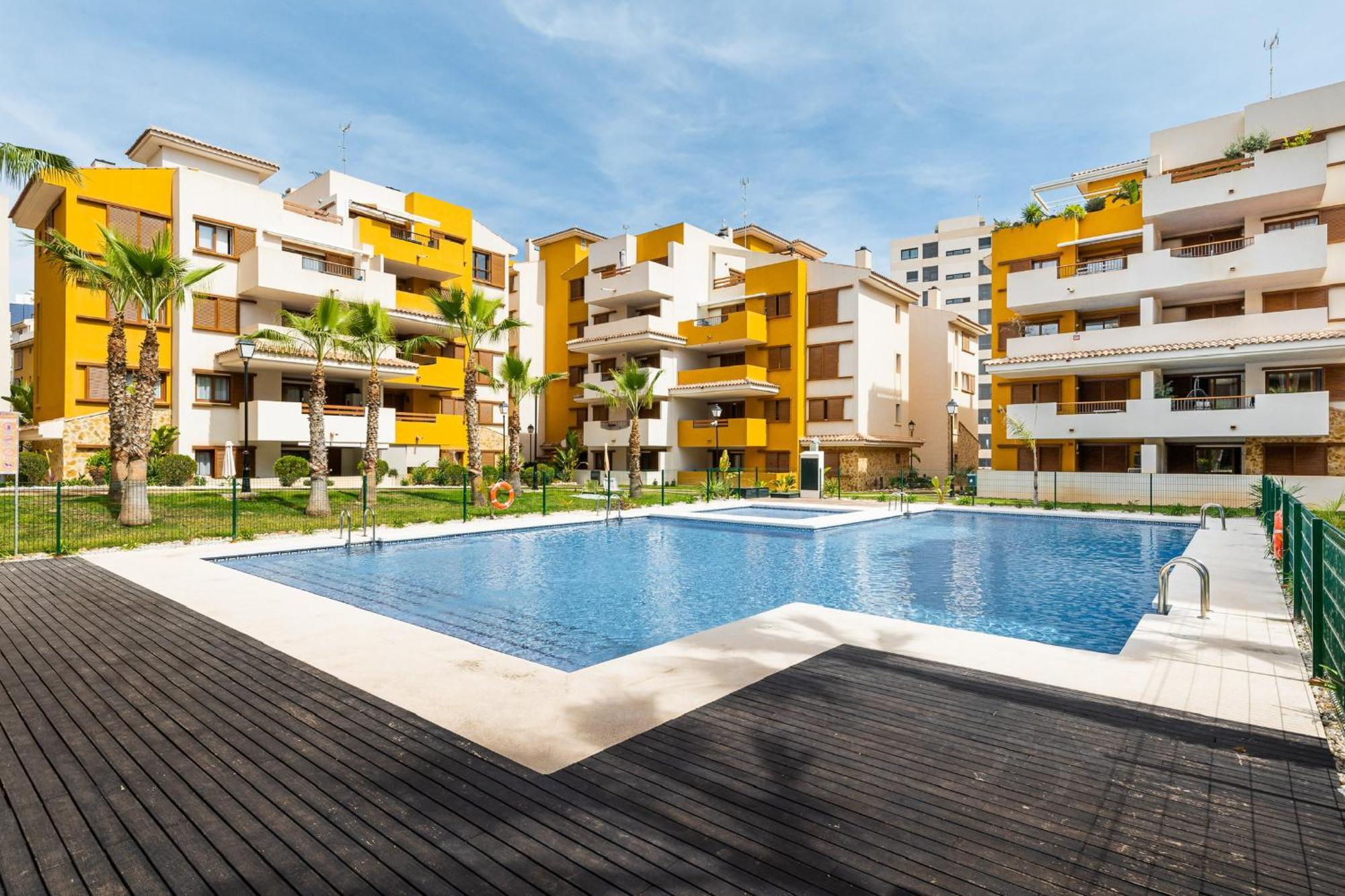 Tornado Apartamento Sunrise ตอร์เรเวียคา ภายนอก รูปภาพ